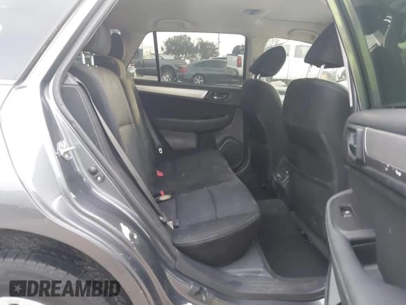 ✅ 2018 Subaru Outback Premium • VIN: 4S4BSAHCXJ3291092 • Lot: 43690389. Wystawiony na IAAI z przebiegiem 204 149 mil. Bezpłatny archiwum sprzedaży aukcyjnych z USA i szczegółowy raport historii pojazdu na DreamBid. Zdjęcie 8.