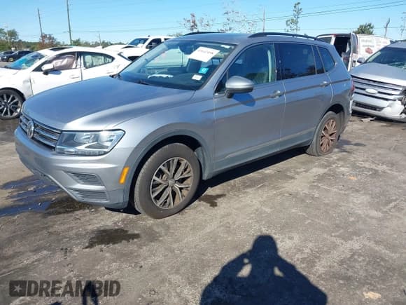 ✅ 2020 Volkswagen Tiguan SE • VIN: 3VV3B7AX4LM058983 • Lot: 43642498. Wystawiony na IAAI z przebiegiem 124 683 mil. Bezpłatny archiwum sprzedaży aukcyjnych z USA i szczegółowy raport historii pojazdu na DreamBid. Zdjęcie 17.