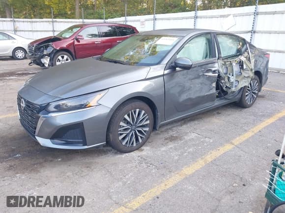 ✅ 2024 Nissan Altima SV • VIN: 1N4BL4DW1RN397438 • Lot: 43263414. Listed on IAAI with 15,390 mi. Free auction sales archive from the USA and detailed vehicle history report at DreamBid. Image 2.