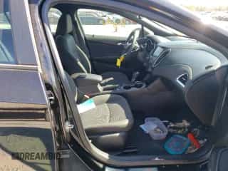 2018 Chevrolet Cruze LT z VIN 1G1BE5SM3J7177585, wystawiony jako Copart lot #64793912 z przebiegiem Nie podano mil oraz . Historia ofert i sprzedaży dostępna na DreamBid. Obrazek 5.