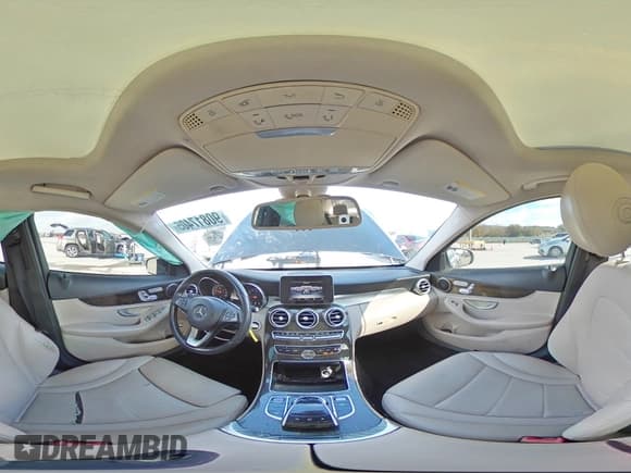 ✅ 2016 Mercedes-Benz C 300 • VIN: 55SWF4KB2GU101680 • Lot: 90817405. Wystawiony na Copart z przebiegiem 89 123 mil. Bezpłatny archiwum sprzedaży aukcyjnych z USA i szczegółowy raport historii pojazdu na DreamBid. Zdjęcie 15.