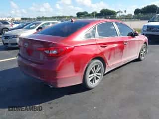 2015 Hyundai Sonata SE z VIN 5NPE24AF3FH127461, wystawiony jako IAAI lot #43492921 z przebiegiem 135 133 mil mil oraz . Historia ofert i sprzedaży dostępna na DreamBid. Obrazek 4.