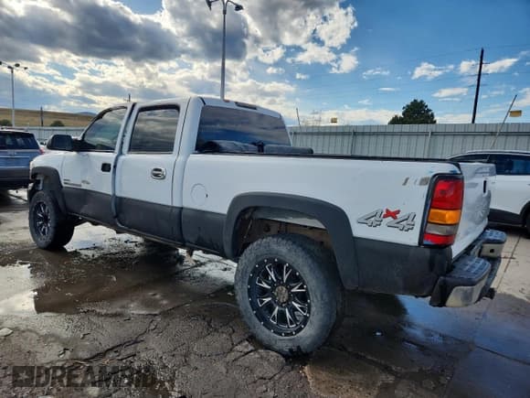 ✅ 2005 GMC Sierra 2500HD SLT • VIN: 1GTHK23215F867661 • Lot: 86147205. Listed on Copart with 412,692 mi. Free auction sales archive from the USA and detailed vehicle history report at DreamBid. Image 2.