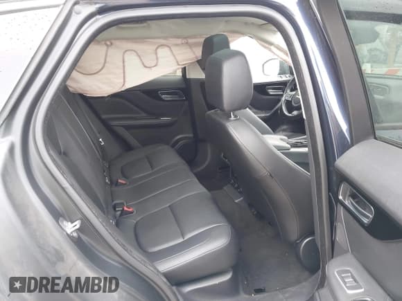 ✅ 2017 Jaguar F-Pace 35t • VIN: SADCS2BV5HA068252 • Lot: 42035878. Wystawiony na IAAI z przebiegiem 74 046 mil. Bezpłatny archiwum sprzedaży aukcyjnych z USA i szczegółowy raport historii pojazdu na DreamBid. Zdjęcie 8.