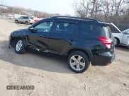 ✅ 2009 Toyota RAV4 Sport • VIN: JTMBK32V795076280 • Lot: 41250261. Wystawiony na IAAI z przebiegiem 177 438 mil. Bezpłatny archiwum sprzedaży aukcyjnych z USA i szczegółowy raport historii pojazdu na DreamBid. Zdjęcie 3.