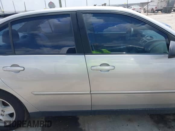 2005 Chevrolet Malibu LS z VIN 1G1ZT52885F230302, wystawiony jako IAAI lot #43250083 z przebiegiem 147 975 mil mil oraz . Historia ofert i sprzedaży dostępna na DreamBid. Obrazek 13.