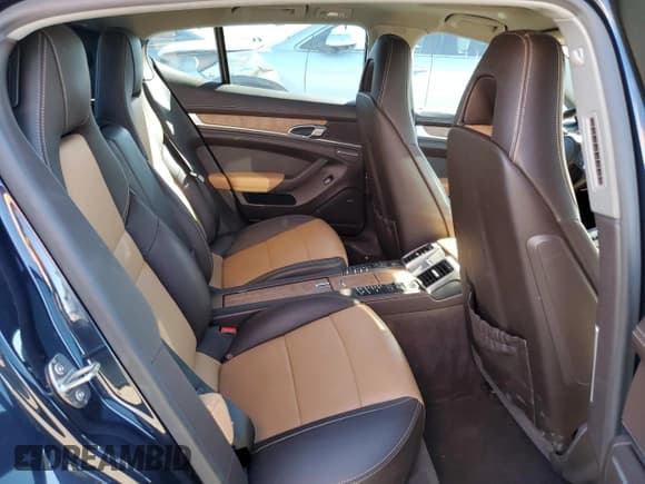 ✅ 2016 Porsche Panamera S E-Hybrid • VIN: WP0AD2A76GL040463 • Lot: 92194875. Wystawiony na Copart z przebiegiem 70 577 mil. Bezpłatny archiwum sprzedaży aukcyjnych z USA i szczegółowy raport historii pojazdu na DreamBid. Zdjęcie 10.