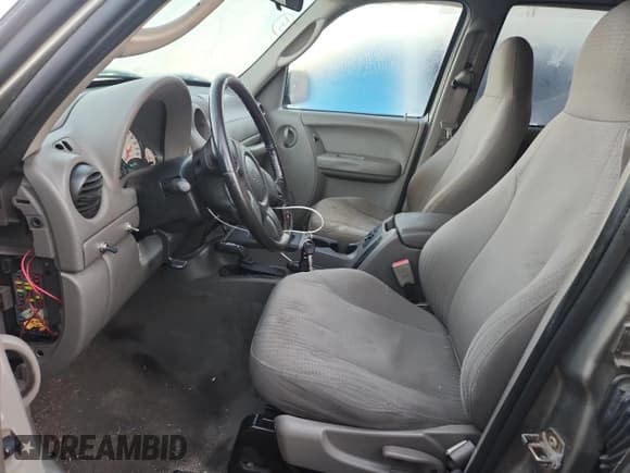 ✅ 2004 Jeep Liberty Sport • VIN: 1J4GL48K34W267732 • Лот: 91332125. Опубликован ранее на Copart с пробегом 256 133 миль. Бесплатный доступ к архиву аукционных продаж из США и подробный отчёт об истории автомобиля на DreamBid. Изображение 7.