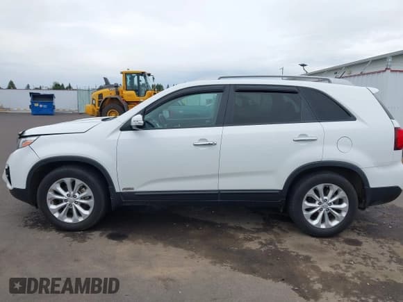 ✅ 2015 Kia Sorento EX • VIN: 5XYKUDA72FG640648 • Lot: 43340888. Listed on IAAI with 61,232 mi. Free auction sales archive from the USA and detailed vehicle history report at DreamBid. Image 14.