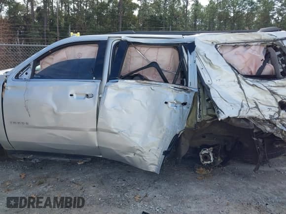 ✅ 2020 Chevrolet Tahoe LT • VIN: 1GNSCBKC8LR221971 • Lot: 41455932. Wystawiony na IAAI z przebiegiem Nie podano. Bezpłatny archiwum sprzedaży aukcyjnych z USA i szczegółowy raport historii pojazdu na DreamBid. Zdjęcie 14.