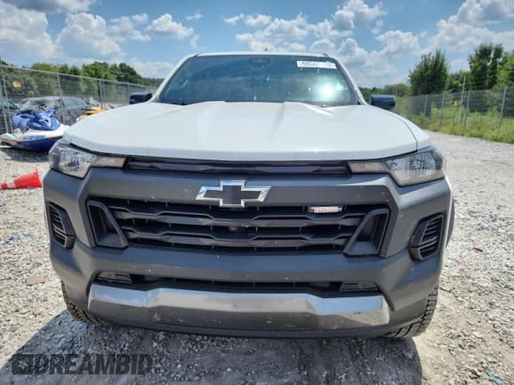 ✅ 2024 Chevrolet Colorado 4WD Trail Boss • VIN: 1GCPTEEK1R1307598 • Лот: 69098645. Опубликован ранее на Copart с пробегом 7 010 миль. Бесплатный доступ к архиву аукционных продаж из США и подробный отчёт об истории автомобиля на DreamBid. Изображение 5.