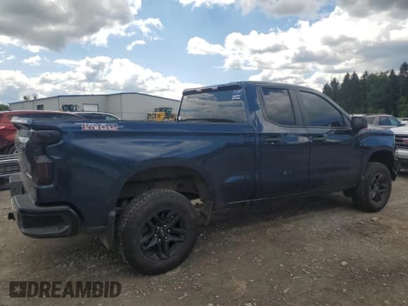 ✅ 2020 Chevrolet Silverado 1500 Custom Trail Boss • VIN: 1GCRYCEFXLZ330226 • Lot: 70678075. Wystawiony na Copart z przebiegiem 98 847 mil. Bezpłatny archiwum sprzedaży aukcyjnych z USA i szczegółowy raport historii pojazdu na DreamBid. Zdjęcie 3.