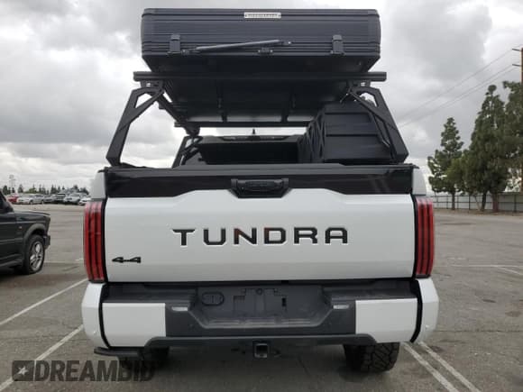 ✅ 2024 Toyota Tundra Platinum Hybrid • VIN: 5TFNC5DB6RX048239 • Lot: 53839275. Wystawiony na Copart z przebiegiem 17 177 mil. Bezpłatny archiwum sprzedaży aukcyjnych z USA i szczegółowy raport historii pojazdu na DreamBid. Zdjęcie 6.