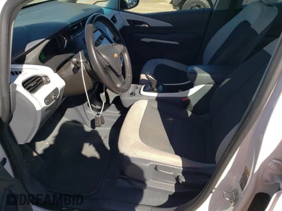 ✅ 2020 Chevrolet Bolt EV LT • VIN: 1G1FY6S02L4141595 • Lot: 80567294. Wystawiony na Copart z przebiegiem 74 786 mil. Bezpłatny archiwum sprzedaży aukcyjnych z USA i szczegółowy raport historii pojazdu na DreamBid. Zdjęcie 7.