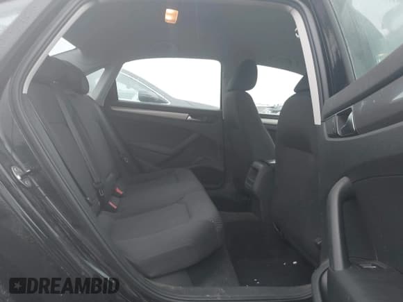 ✅ 2012 Volkswagen Passat S • VIN: 1VWAP7A35CC055061 • Lot: 41745199. Wystawiony na IAAI z przebiegiem 203 266 mil. Bezpłatny archiwum sprzedaży aukcyjnych z USA i szczegółowy raport historii pojazdu na DreamBid. Zdjęcie 8.