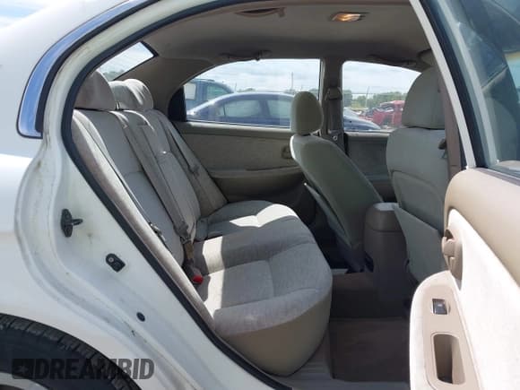 ✅ 2005 Kia Optima LX • VIN: KNAGD126055391524 • Lot: 43069980. Wystawiony na IAAI z przebiegiem 55 533 mil. Bezpłatny archiwum sprzedaży aukcyjnych z USA i szczegółowy raport historii pojazdu na DreamBid. Zdjęcie 8.