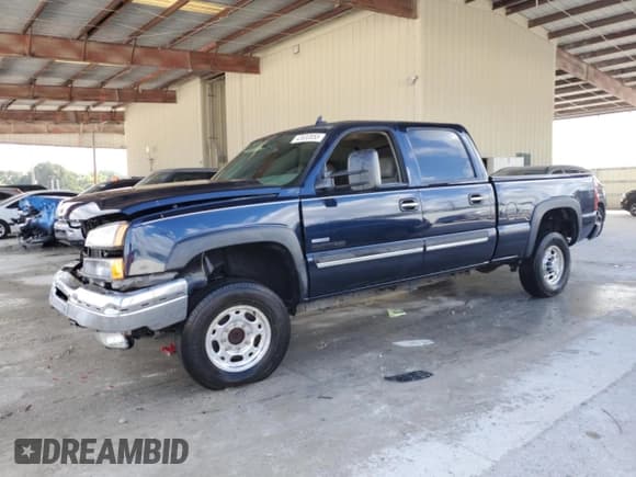✅ 2006 Chevrolet Silverado 2500HD LT1 • VIN: 1GCHC23D86F236745 • Лот: 43630855. Опубликован ранее на Copart с пробегом 267 072 миль. Бесплатный доступ к архиву аукционных продаж из США и подробный отчёт об истории автомобиля на DreamBid. Изображение 1.