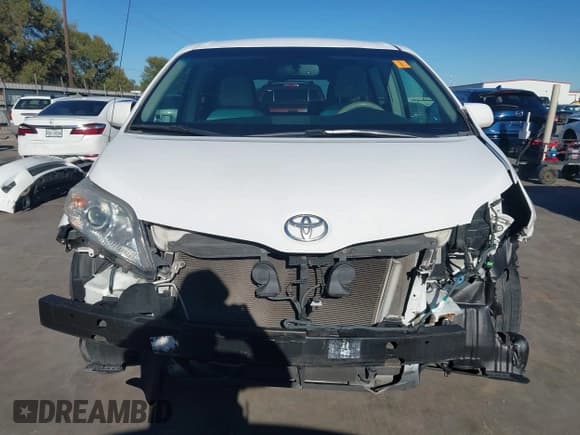 ✅ 2014 Toyota Sienna LE • VIN: 5TDKK3DCXES434133 • Lot: 43587885. Listed on IAAI with 111,272 mi. Free auction sales archive from the USA and detailed vehicle history report at DreamBid. Image 6.