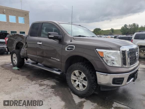 ✅ 2017 Nissan Titan S • VIN: 1N6AA1CJ2HN553031 • Lot: 59764065. Wystawiony na Copart z przebiegiem 148 012 mil. Bezpłatny archiwum sprzedaży aukcyjnych z USA i szczegółowy raport historii pojazdu na DreamBid. Zdjęcie 4.