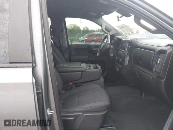 ✅ 2020 Chevrolet Silverado 1500 Custom • VIN: 1GCUYBEF5LZ143559 • Lot: 43338369. Wystawiony na IAAI z przebiegiem 76 697 mil. Bezpłatny archiwum sprzedaży aukcyjnych z USA i szczegółowy raport historii pojazdu na DreamBid. Zdjęcie 5.