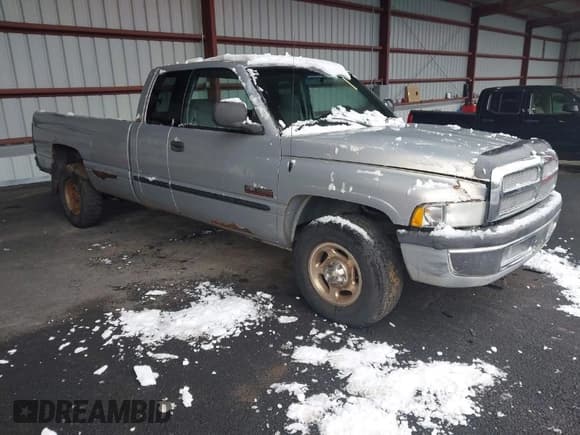 ✅ 2000 Dodge 2500 • VIN: 1B7KC2361YJ127325 • Lot: 41981547. Listed on IAAI with 165,410 mi. Free auction sales archive from the USA and detailed vehicle history report at DreamBid. Image 1.