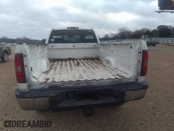 2008 Chevrolet Silverado 3500HD SRW LTZ with VIN 1GCHK33628F149615, listed as a IAAI auction lot 41503117 with 394,512 mi miles and . Bid and sale history available at DreamBid. Image 6.
