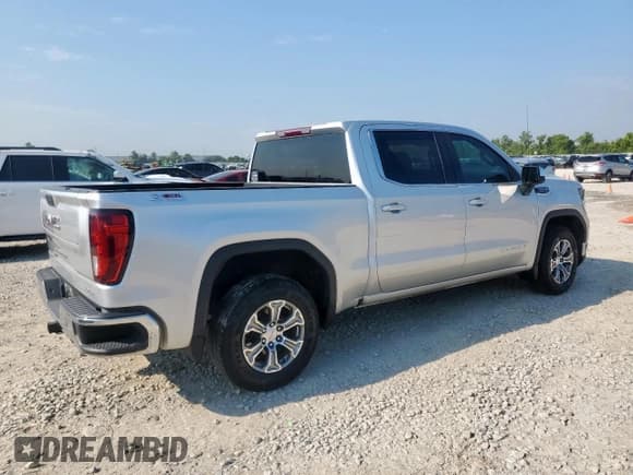 ✅ 2022 GMC Sierra 1500 SLE • VIN: 3GTUUBED4NG623878 • Лот: 68942895. Опубликован ранее на Copart с пробегом 71 983 миль. Бесплатный доступ к архиву аукционных продаж из США и подробный отчёт об истории автомобиля на DreamBid. Изображение 3.