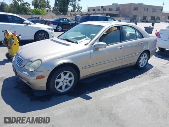 ✅ 2002 Mercedes-Benz C 230/260/280/320 • VIN: WDBRF61J62E006535 • Lot: 42662086. Wystawiony na IAAI z przebiegiem 166 139 mil. Bezpłatny archiwum sprzedaży aukcyjnych z USA i szczegółowy raport historii pojazdu na DreamBid. Zdjęcie 2.
