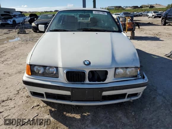 1998 BMW 3 Series 328i with VIN WBACD4322WAV64531, listed as a Copart auction lot 47091785 with 394,082 mi miles and Salvage title. Bid and sale history available at DreamBid. Image 5.