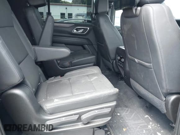 ✅ 2021 Chevrolet Suburban Z71 • VIN: 1GNSKDKD2MR206780 • Lot: 43124225. Wystawiony na IAAI z przebiegiem 61 623 mil. Bezpłatny archiwum sprzedaży aukcyjnych z USA i szczegółowy raport historii pojazdu na DreamBid. Zdjęcie 8.