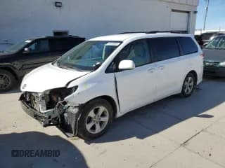 ✅ 2011 Toyota Sienna LE • VIN: 5TDKK3DCXBS160881 • Lot: 90123065. Listed on Copart with 132,350 mi. Free auction sales archive from the USA and detailed vehicle history report at DreamBid. Image 1.