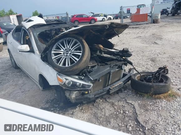 ✅ 2016 Kia Cadenza Premium • VIN: KNALN4D70G5221637 • Lot: 42463543. Listed on IAAI with Not provided. Free auction sales archive from the USA and detailed vehicle history report at DreamBid. Image 1.