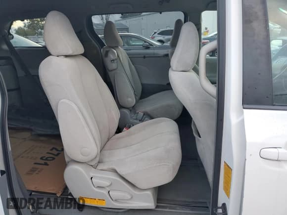 ✅ 2012 Toyota Sienna LE • VIN: 5TDKK3DC8CS242044 • Lot: 93704595. Wystawiony na Copart z przebiegiem 223 148 mil. Bezpłatny archiwum sprzedaży aukcyjnych z USA i szczegółowy raport historii pojazdu na DreamBid. Zdjęcie 10.