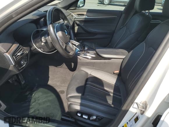 ✅ 2020 BMW 5 Series M550i xDrive • VIN: WBAJS7C02LBN96544 • Lot: 64272345. Wystawiony na Copart z przebiegiem 42 734 mil. Bezpłatny archiwum sprzedaży aukcyjnych z USA i szczegółowy raport historii pojazdu na DreamBid. Zdjęcie 7.