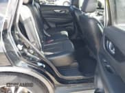 ✅ 2018 Nissan Rogue S • VIN: JN8AT2MT8JW466029 • Lot: 43304921. Wystawiony na IAAI z przebiegiem 88 043 mil. Bezpłatny archiwum sprzedaży aukcyjnych z USA i szczegółowy raport historii pojazdu na DreamBid. Zdjęcie 8.