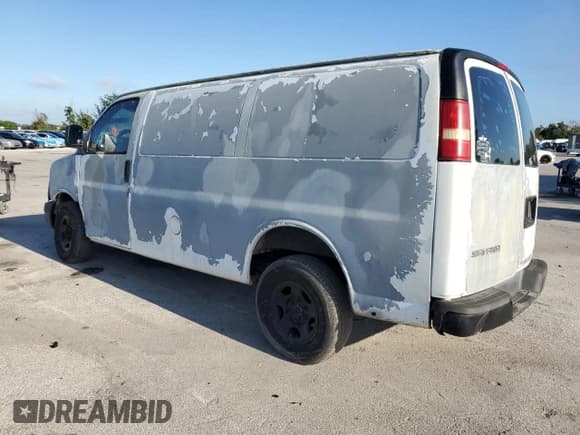 ✅ 2005 GMC Savana Cargo • VIN: 1GTFG15X851248032 • Lot: 90257855. Wystawiony na Copart z przebiegiem 247 075 mil. Bezpłatny archiwum sprzedaży aukcyjnych z USA i szczegółowy raport historii pojazdu na DreamBid. Zdjęcie 2.