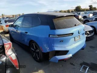 ✅ 2023 BMW iX M60 • VIN: WB533CF05PCL46241 • Lot: 77515293. Wystawiony na Copart z przebiegiem 4 925 mil. Bezpłatny archiwum sprzedaży aukcyjnych z USA i szczegółowy raport historii pojazdu na DreamBid. Zdjęcie 2.