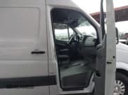 ✅ 2015 Mercedes-Benz Sprinter Cargo EXT • VIN: WD3PE8DBXFP136415 • Lot: 43326501. Wystawiony na IAAI z przebiegiem 245 622 mil. Bezpłatny archiwum sprzedaży aukcyjnych z USA i szczegółowy raport historii pojazdu na DreamBid. Zdjęcie 5.