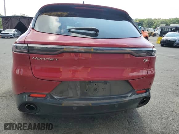 2024 Dodge Hornet R/T z VIN ZACPDFCW4R3A28758, wystawiony jako Copart lot #64201445 z przebiegiem 47 775 mil mil oraz Nie do naprawy • Non repairable. Historia ofert i sprzedaży dostępna na DreamBid. Obrazek 6.