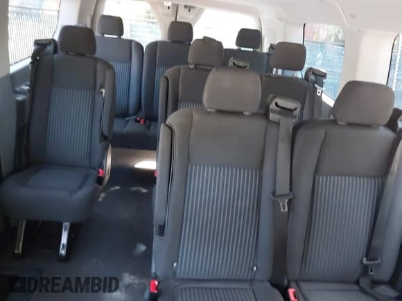 ✅ 2015 Ford Transit XL • VIN: 1FMZK1YM7FKB06341 • Lot: 43267338. Wystawiony na IAAI z przebiegiem 66 667 mil. Bezpłatny archiwum sprzedaży aukcyjnych z USA i szczegółowy raport historii pojazdu na DreamBid. Zdjęcie 8.