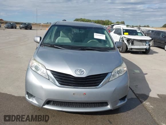 ✅ 2014 Toyota Sienna LE • VIN: 5TDKK3DC0ES509583 • Lot: 43424567. Listed on IAAI with 217,639 mi. Free auction sales archive from the USA and detailed vehicle history report at DreamBid. Image 6.