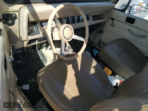 ✅ 1990 Jeep Wrangler S • VIN: 2J4FY19E1LJ514613 • Lot: 88659635. Wystawiony na Copart z przebiegiem 160 071 mil. Bezpłatny archiwum sprzedaży aukcyjnych z USA i szczegółowy raport historii pojazdu na DreamBid. Zdjęcie 8.