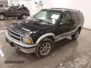 ✅ 1996 Chevrolet Blazer • VIN: 1GNDT13W2T2140730 • Lot: 41552544. Wystawiony na IAAI z przebiegiem 241 695 mil. Bezpłatny archiwum sprzedaży aukcyjnych z USA i szczegółowy raport historii pojazdu na DreamBid. Zdjęcie 2.