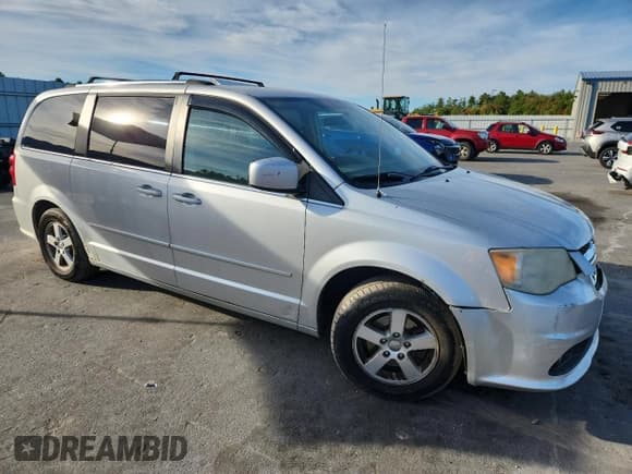 ✅ 2011 Dodge Grand Caravan Crew • VIN: 2D4RN5DG7BR657029 • Lot: 85135995. Wystawiony na Copart z przebiegiem 193 260 mil. Bezpłatny archiwum sprzedaży aukcyjnych z USA i szczegółowy raport historii pojazdu na DreamBid. Zdjęcie 4.