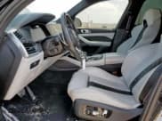 ✅ 2022 BMW X5 M • VIN: 5YMJU0C05N9K73241 • Lot: 64549395. Wystawiony na Copart z przebiegiem 77 513 mil. Bezpłatny archiwum sprzedaży aukcyjnych z USA i szczegółowy raport historii pojazdu na DreamBid. Zdjęcie 7.