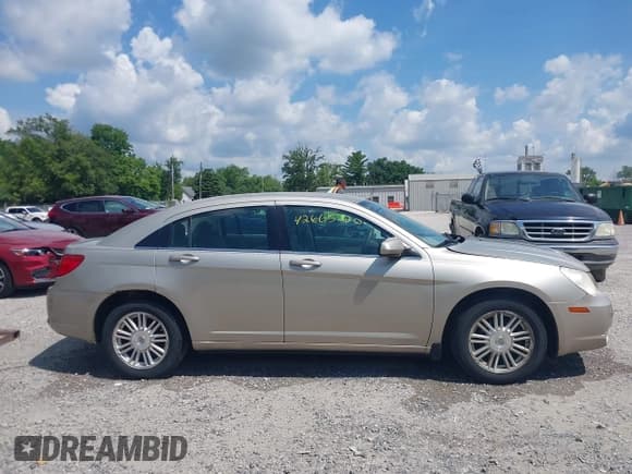 ✅ 2008 Chrysler Sebring Touring • VIN: 1C3LC56J08N226818 • Lot: 42665720. Listed on IAAI with 171,091 mi. Free auction sales archive from the USA and detailed vehicle history report at DreamBid. Image 13.