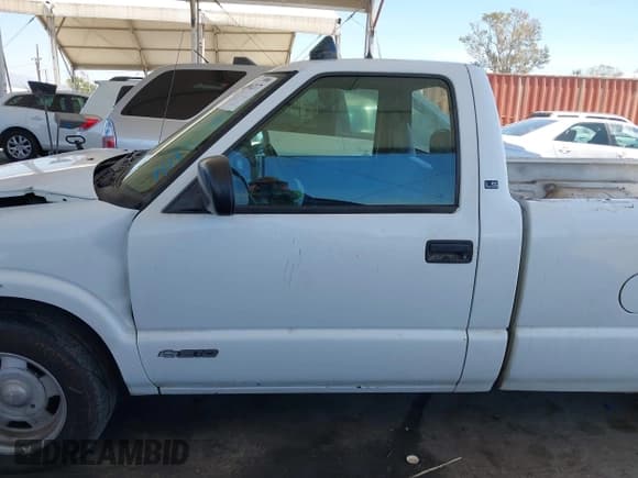 ✅ 2000 Chevrolet S-10 LS • VIN: 1GCCS14W5Y8198860 • Лот: 42696217. Опубликован ранее на IAAI с пробегом 150 213 миль. Бесплатный доступ к архиву аукционных продаж из США и подробный отчёт об истории автомобиля на DreamBid. Изображение 14.