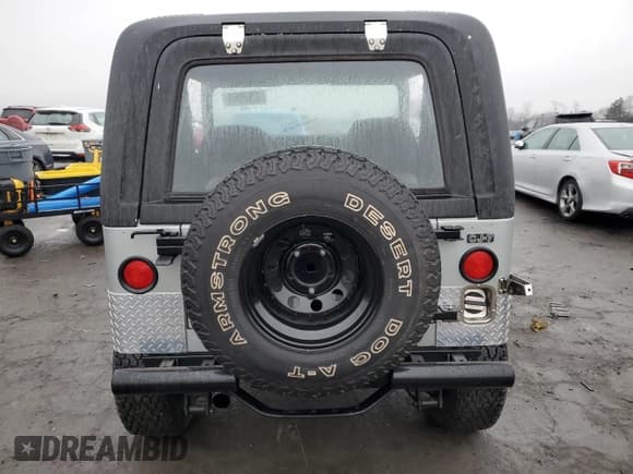 ✅ 1985 Jeep CJ • VIN: 1JCCM87AXFT128119 • Лот: 42979045. Опубликован ранее на Copart с пробегом 83 932 миль. Бесплатный доступ к архиву аукционных продаж из США и подробный отчёт об истории автомобиля на DreamBid. Изображение 6.