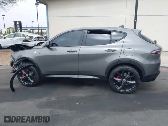 ✅ 2024 Dodge Hornet R/T • VIN: ZACPDFCW9R3A18890 • Lot: 42754647. Listed on IAAI with 4,015 mi. Free auction sales archive from the USA and detailed vehicle history report at DreamBid. Image 14.