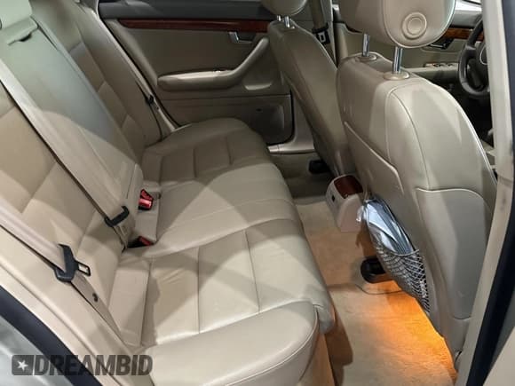 ✅ 2004 Audi A4 3.0L • VIN: WAULT68E84A134954 • Лот: 73234824. Опубликован ранее на Copart с пробегом 107 934 миль. Бесплатный доступ к архиву аукционных продаж из США и подробный отчёт об истории автомобиля на DreamBid. Изображение 6.